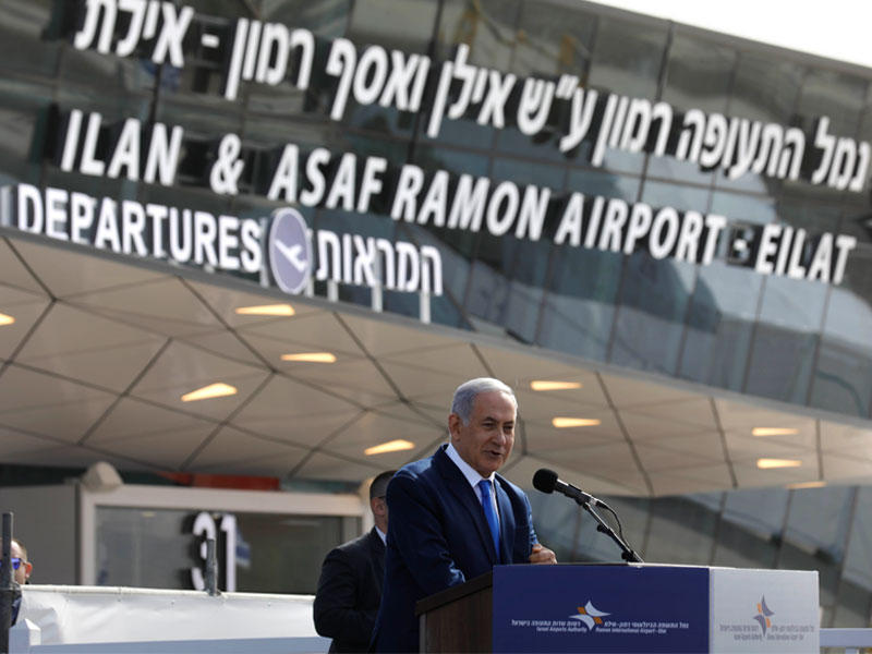 رئيس الوزراء الإسرائيلي بنيامين نتنياهو يلقي خطابا خلال افتتاح مطار رامون الدولي الجديد