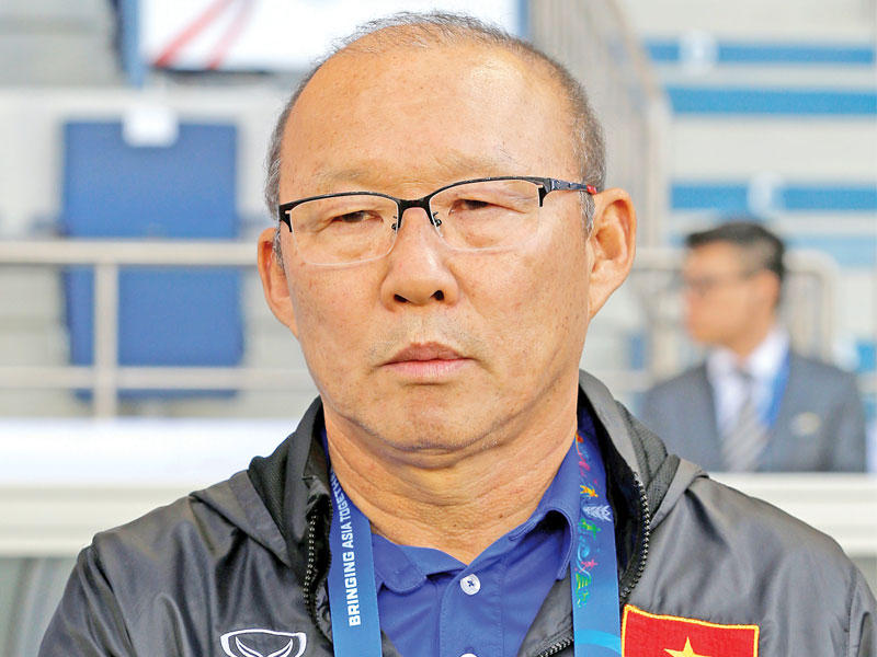 الكوري الجنوبي بارك هانغ سيو المدير الفني لمنتخب فيتنام لكرة القدم