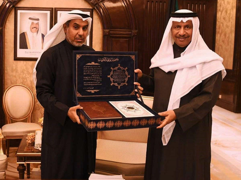 رئيس الوزراء مستقبلاً وزير الأوقاف 