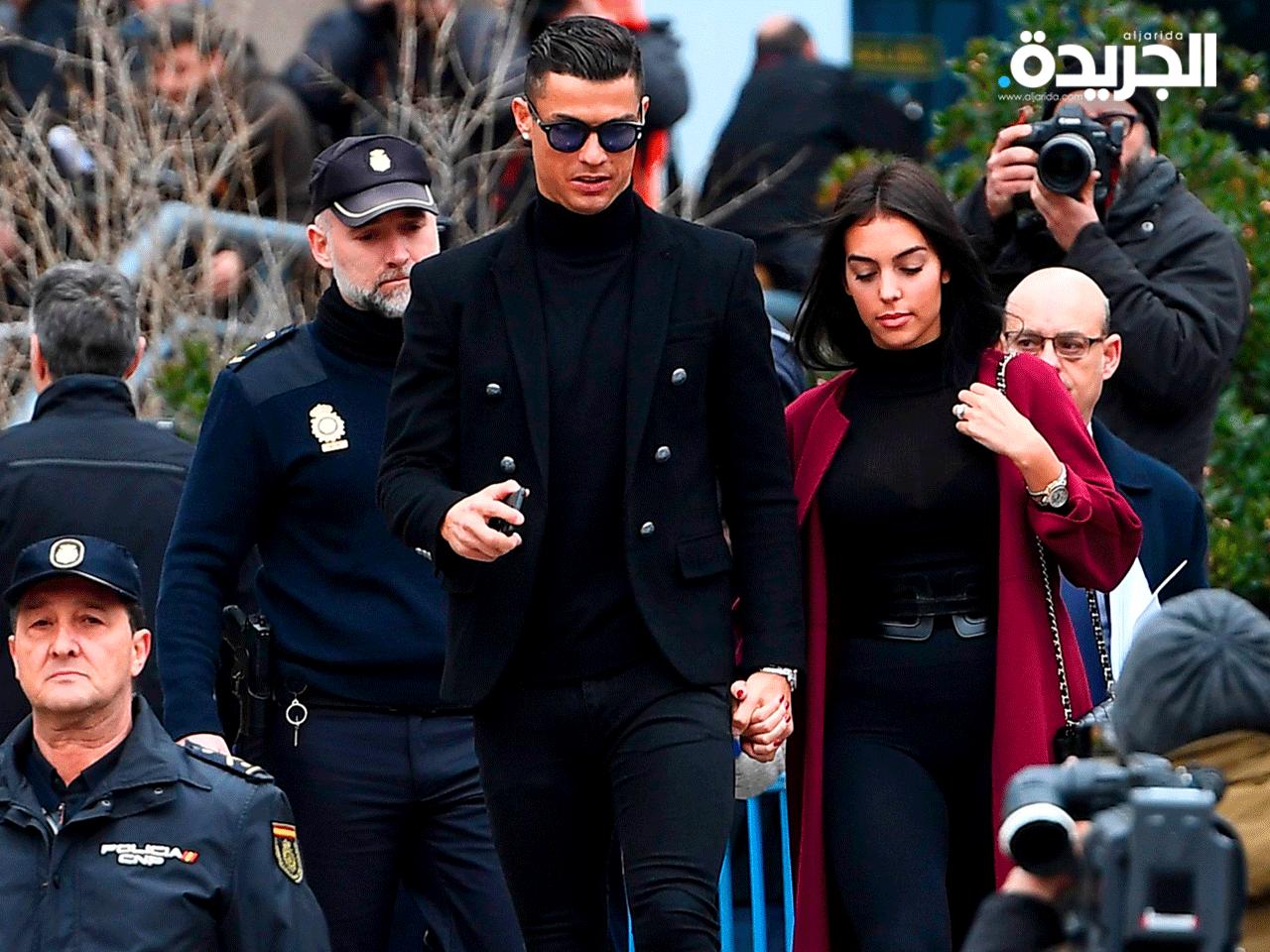 رونالد متوجهاً إلى المحكمة الإسبانية