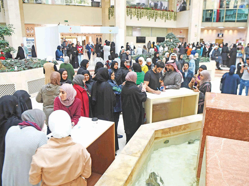 جانب من اعتصام موظفي «الكهرباء»t(أرشيف)