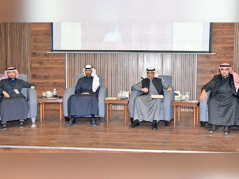 المتحدثون خلال الندوة