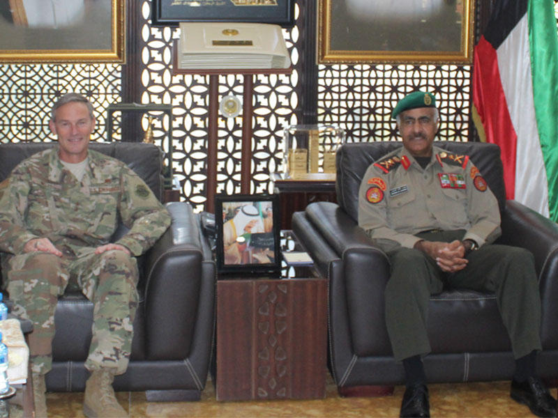 رئيس الأركان مستقبلاً المسؤول الأميركي