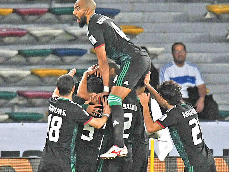 لاعبو المنتخب الإماراتي