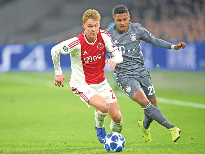 دي يونغ لاعب أياكس