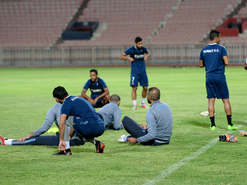 جانب من تدريبات نادي الكويت 