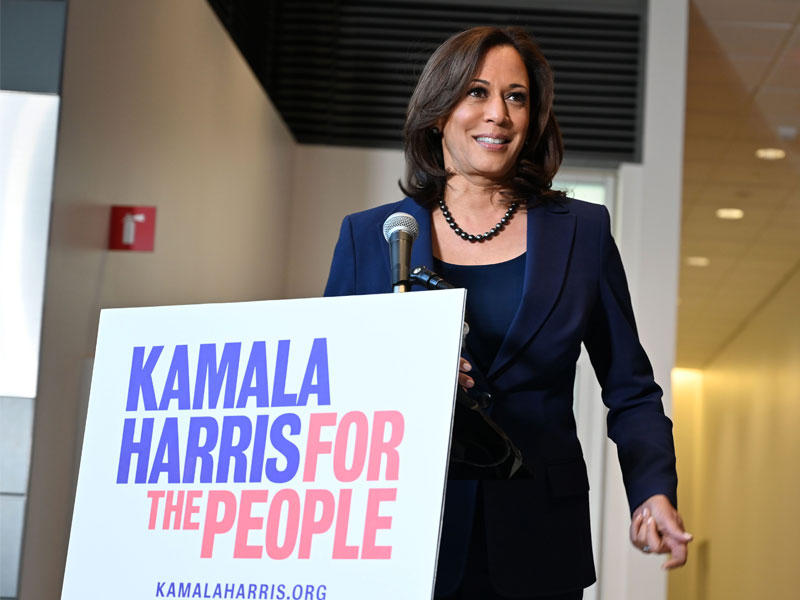 السناتور الأمريكي من ولاية كاليفورنيا ، كامالا هاريس ، تخاطب الإعلام في جامعة هوارد في واشنطن