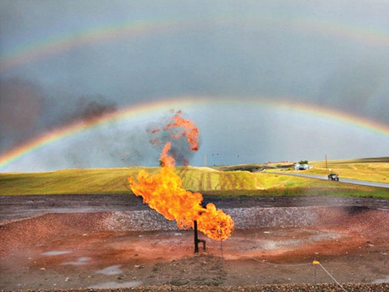 التلوث من حقل باكين للنفط الصخري 