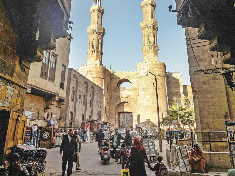 مشهد عام لـشارع الخيمية المؤدي إلى باب زويلة بالقاهرة الفاطمية  (أ ف ب)