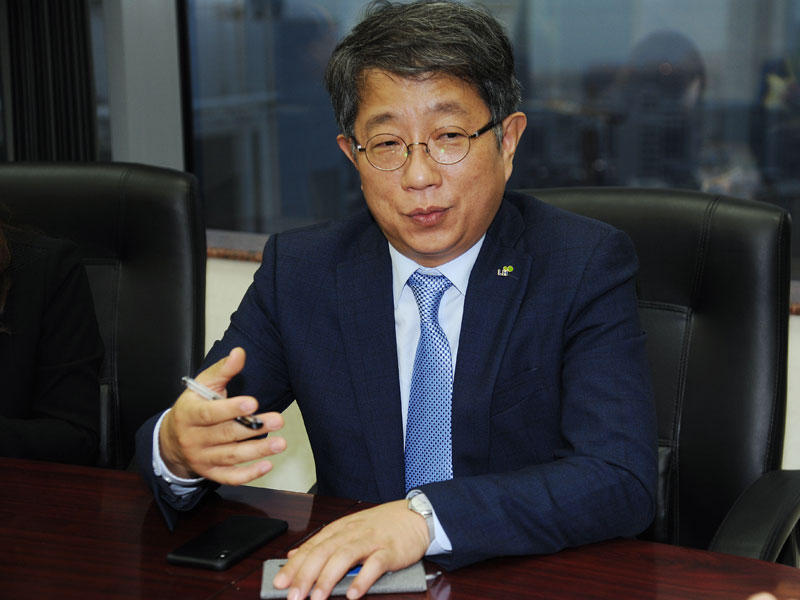 الرئيس التنفيذي لمؤسسة كوريا للأراضي والإسكان، سانغ وو بارك