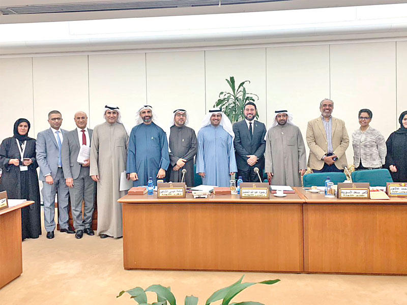 أعضاء اللجنة الصحية عقب إنجاز التقرير