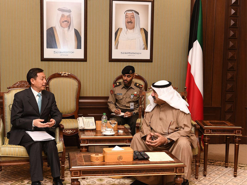 النائب الأول خلال اجتماعه مع سفير الصين