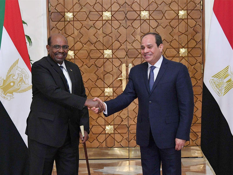  الرئيس السوداني عمر البشير مع الرئيس المصري عبدالفتاح السيسي