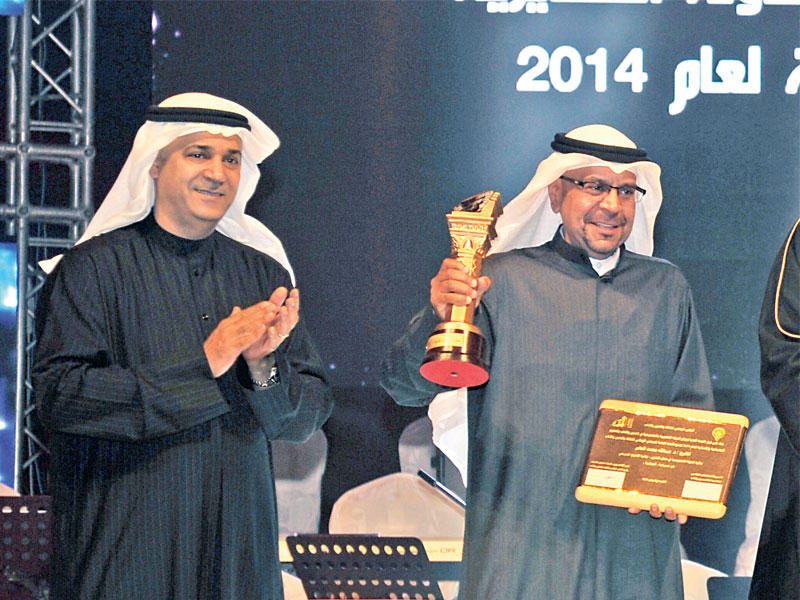 عبدالله العابر مع علي اليوحة