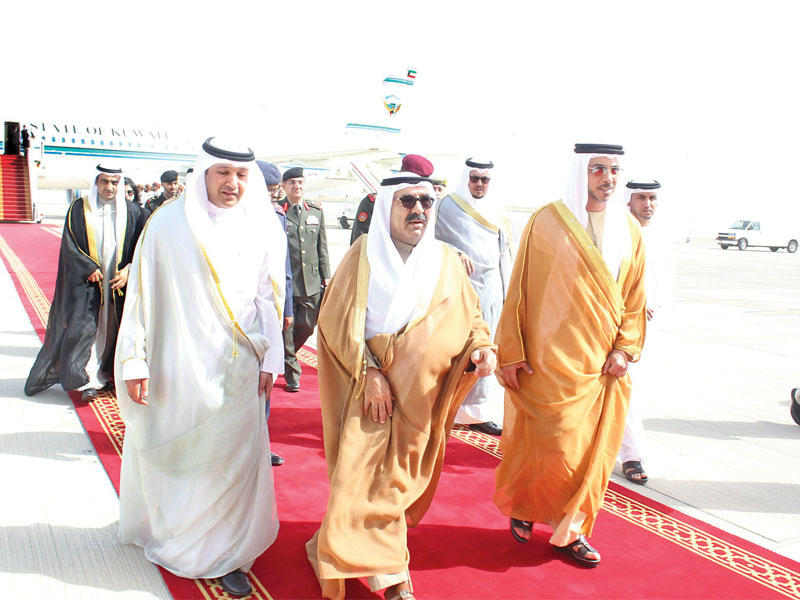 وزير الدفاع لدى وصوله إلى مطار الرئاسة في أبوظبي