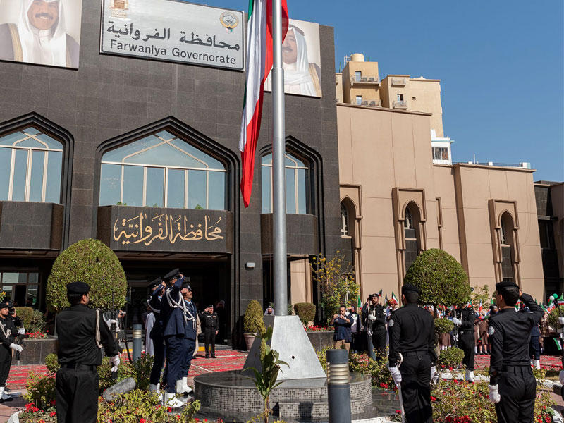 جانب من مراسم رفع العلم في الفروانية