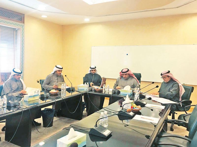 العتيبي مترئسا اجتماع مكتب المجلس البلدي