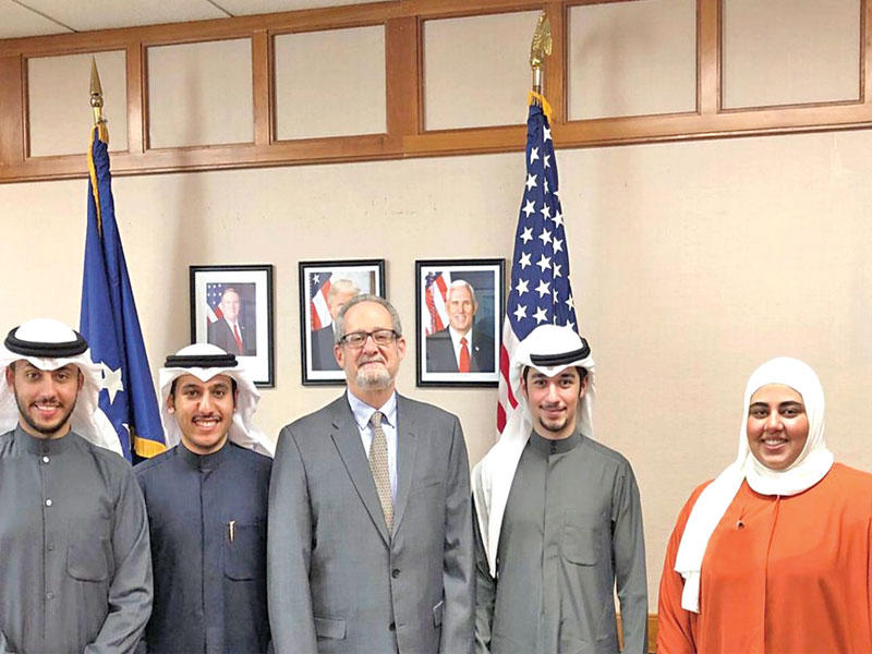 سيلفرمان متوسطاً وفد اتحاد أميركا