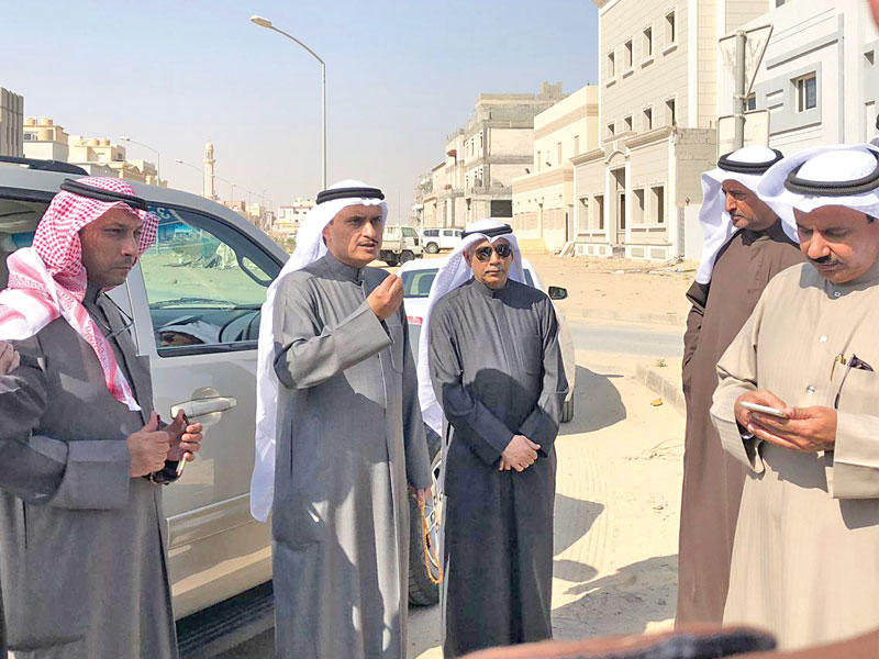 المنفوحي خلال تفقده مدينة صباح الأحمد