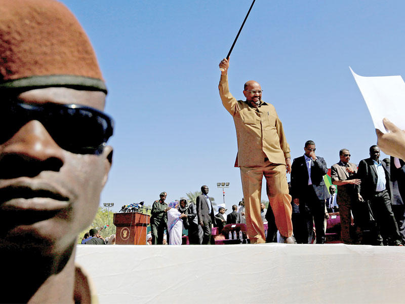 البشير في الساحة الخضراء بالخرطوم في 9 يناير المنصرم t(رويترز)