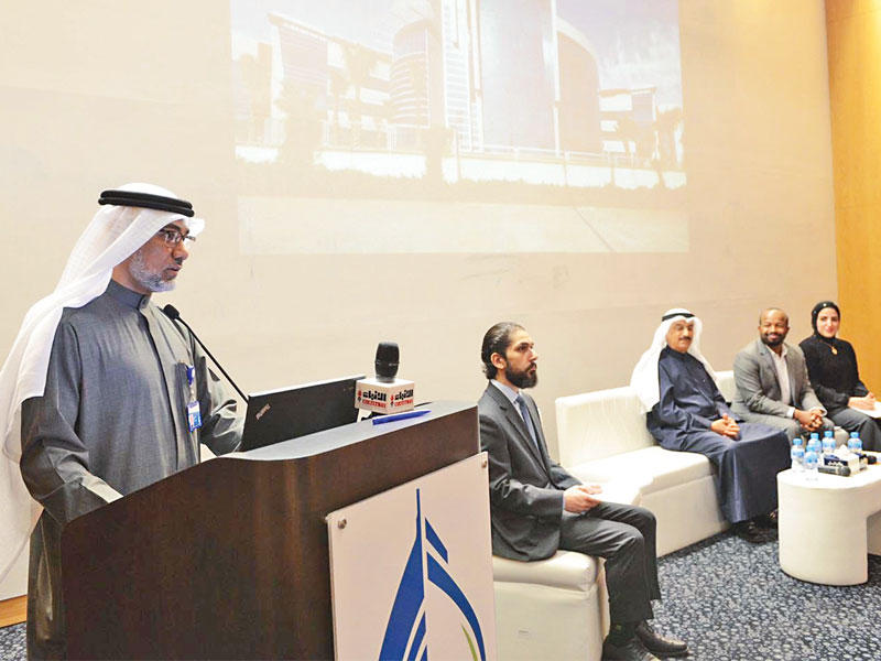 بوحمرا متحدثاً في المؤتمر