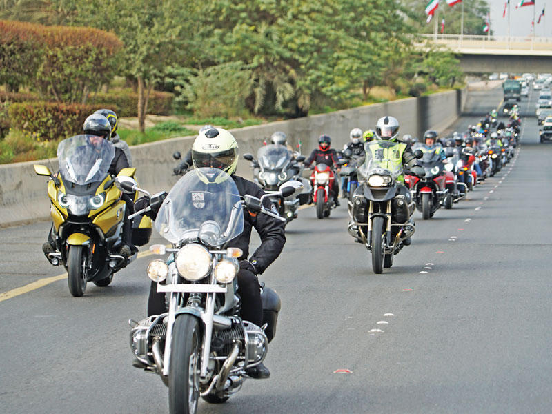 فرق الدراجات خلال توجهها من مقر «لوياك» إلى البوليفارد لإطلاق الحملة