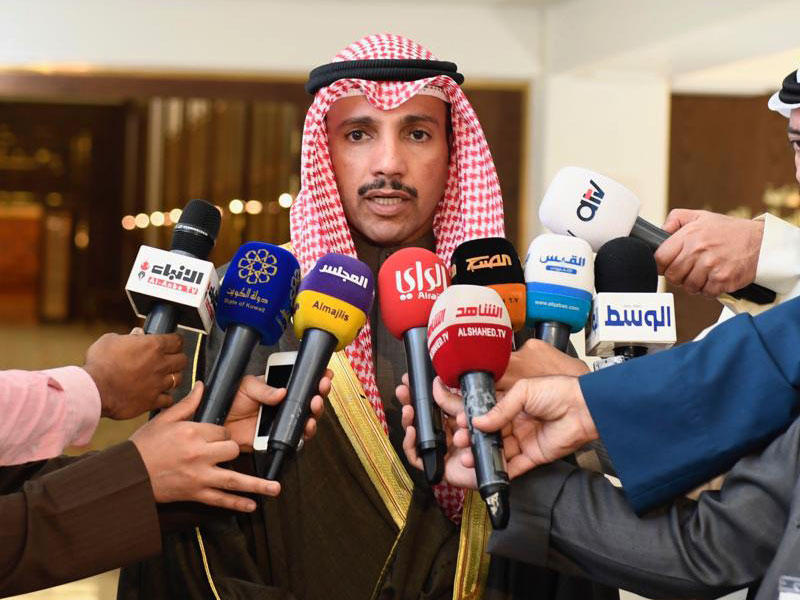 الغانم متحدثاً للصحافيين أمس