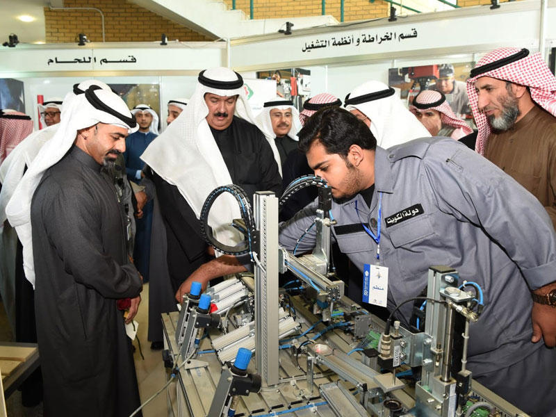 المضف خلال جولته في الفعالية