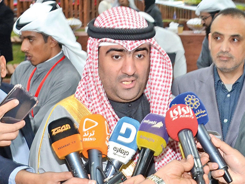 الروضان خلال المؤتمر الصحافي أمس