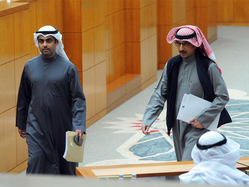 البابطين والعدساني أثناء انسحابهما