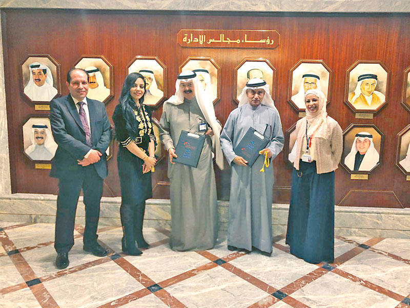 يوسف الجاسم وخليل الشامي وندى بورحمة وهبة الجزار عقب توقيع العقد