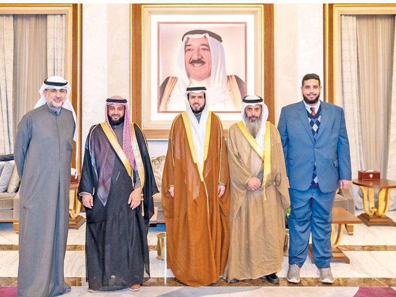 الدمخي وفهاد والمرداس خلال المغادرة