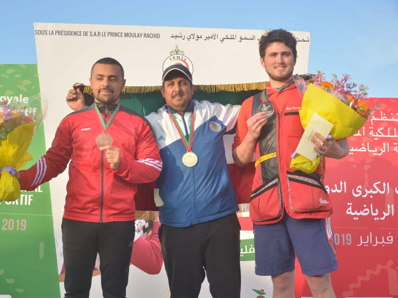 الرامي الكويتي منصور الرشيدي خلال تتويجه