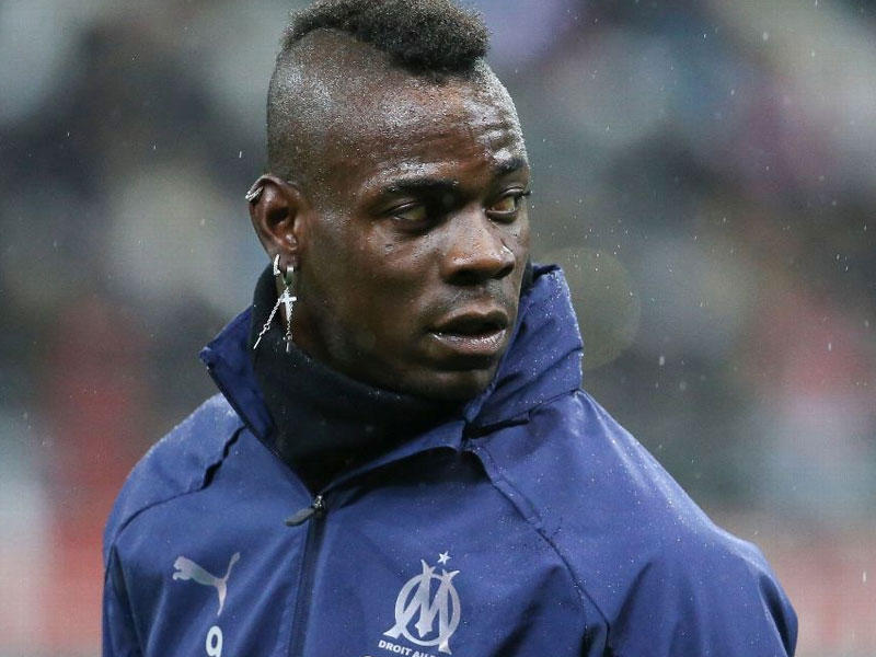 المهاجم الدولي الإيطالي ماريو بالوتيلي