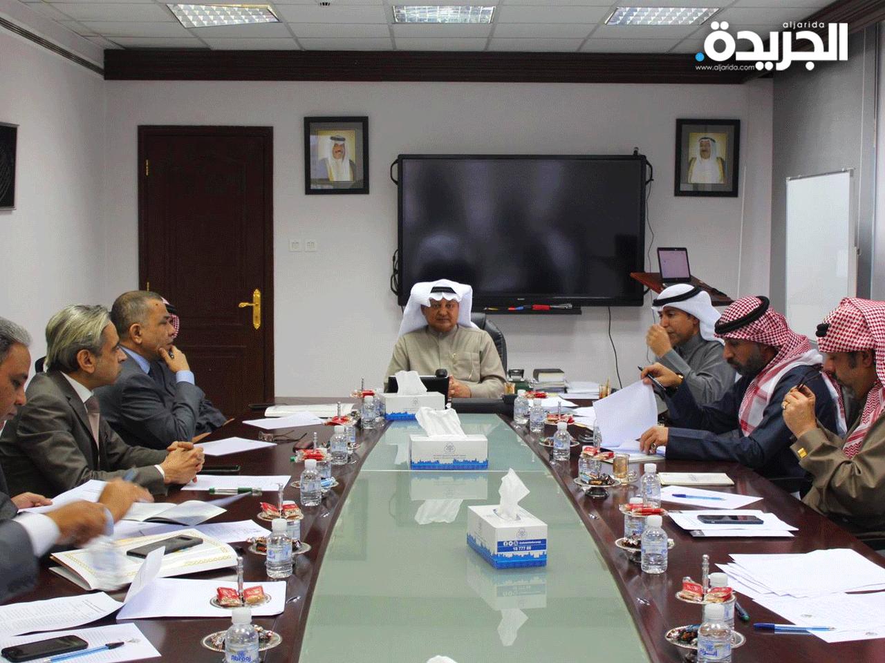 العواش خلال اجتماع فريق دراسة التشريعات والقوانين الإعلامية