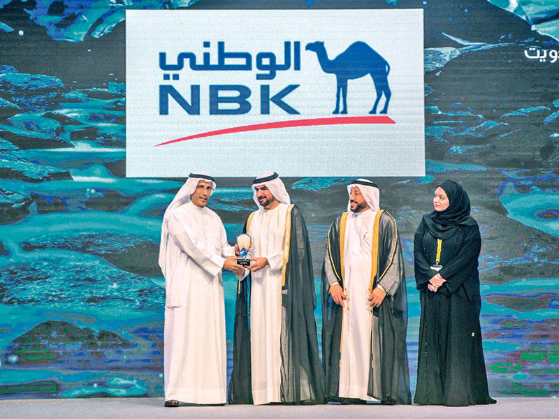 طارق المضف يتسلم الجائزة