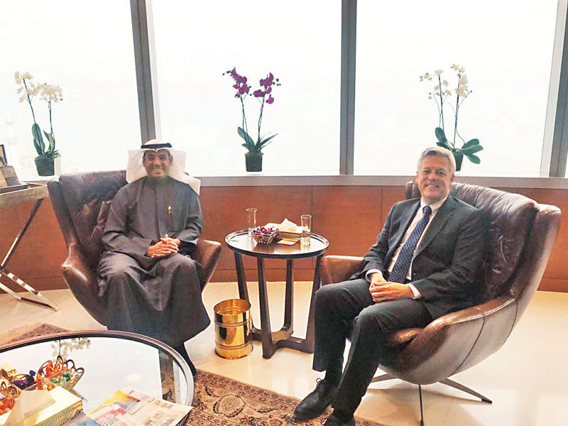 الجري مستقبلاً السفير الألماني