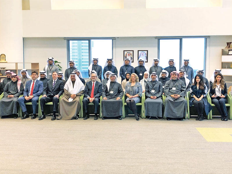 جانب من المشاركين في الورشة