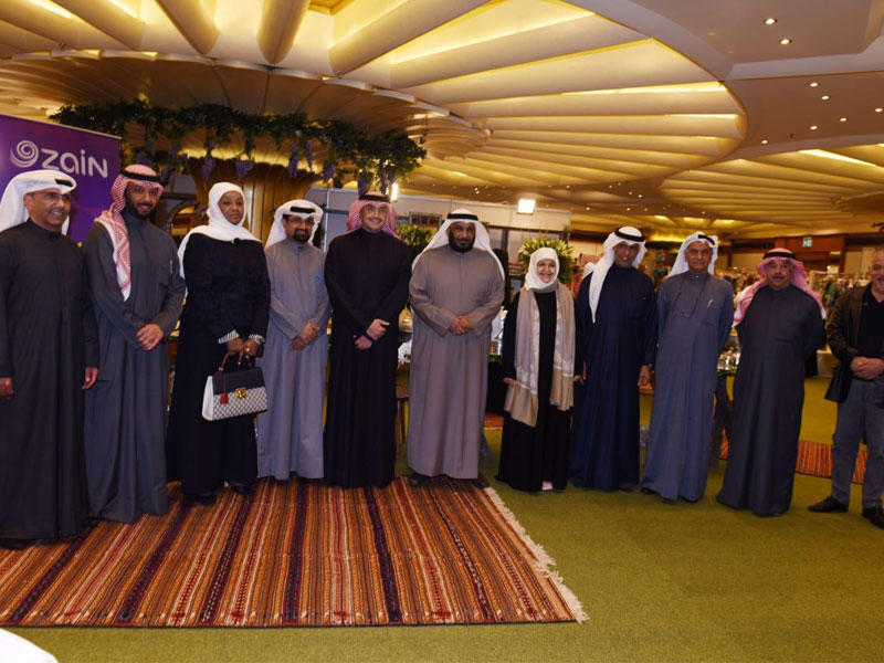 الخراز خلال افتتاح السوق