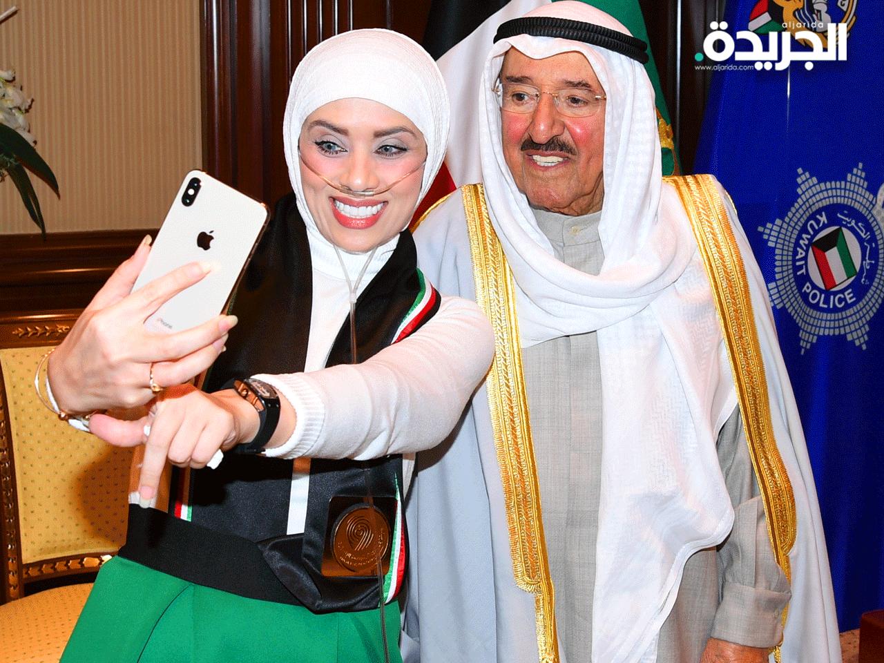  شيماء يوسف العيدي أثناء لقائها سمو أمير البلاد الشيخ صباح الأحمد الجابر الصباح حفظه الله ورعاه