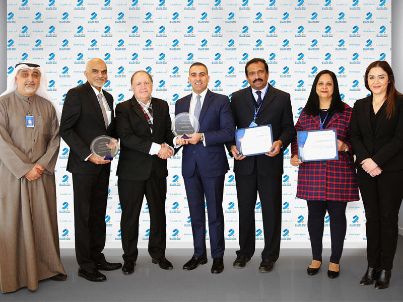 خلال تسلم الجائزة