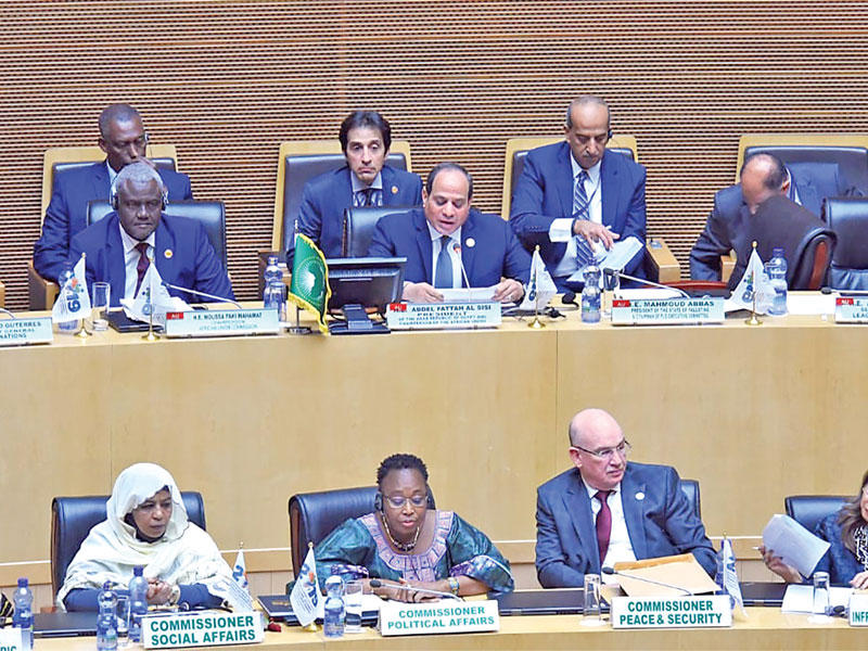 السيسي متحدّثاً في قمة الاتحاد الإفريقي الـ 32 في أديس أبابا أمسt (أ ف ب)