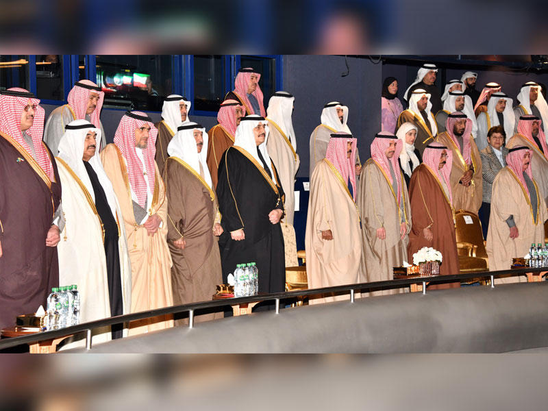 ولي العهد متوسطاً الحضور في أوبريت (أخوة راسخة)