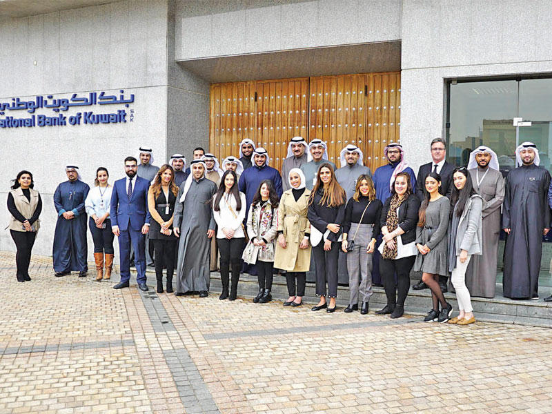 القيادات التنفيذية للبنك ومسؤولو إدارة المواهب والتدريب والتطوير في استقبال المتدربين الجدد 