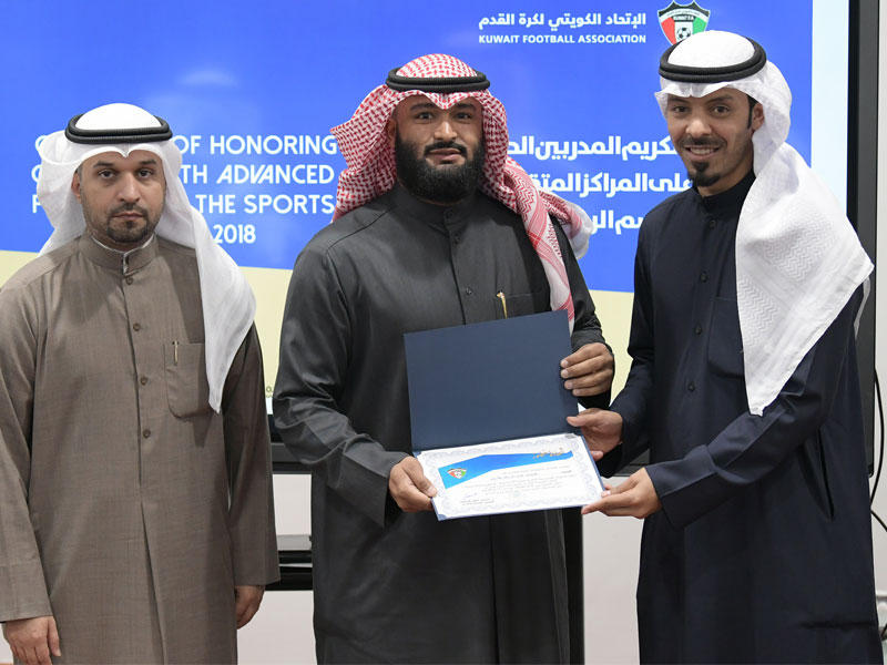 عجب والديحاني يكرمان فيصل عبدالرزاق