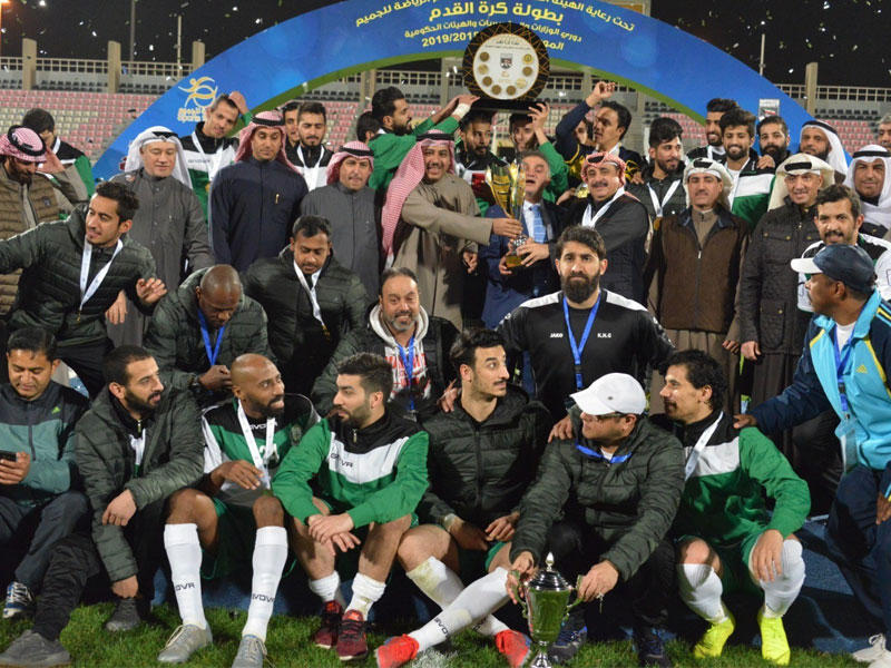 تتويج فريق الحرس الوطني بلقب البطولة 