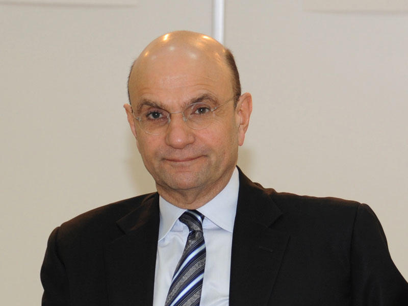 أستاذ العلوم السياسية في جامعة الكويت د. شفيق الغب