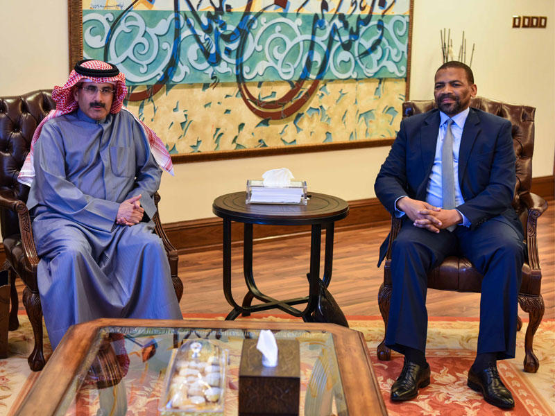 رئيس مجلس الإدارة والمدير العام لوكالة الانباء الكويتية (كونا) الشيخ مبارك دعيج الابراهيم الصباح يستقبل سفير جمهورية جنوب افريقيا لدى الكويت مز وليسابون