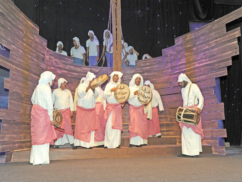 أحد احتفالات الفرق الشعبية بالأعياد الوطنية (أرشيف)