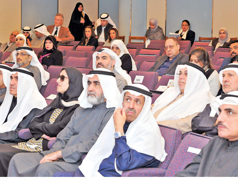 الأنصاري متوسطاً الحضور 